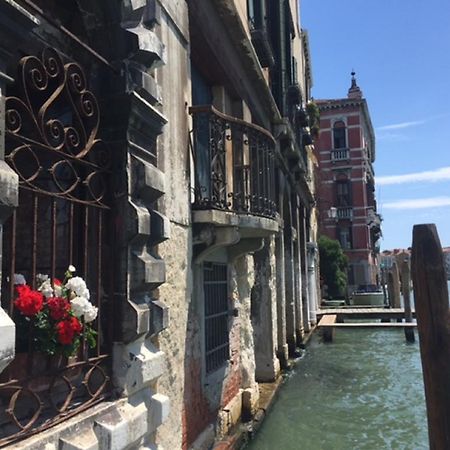 Grand Canal Palace With Lift Venice Exterior photo