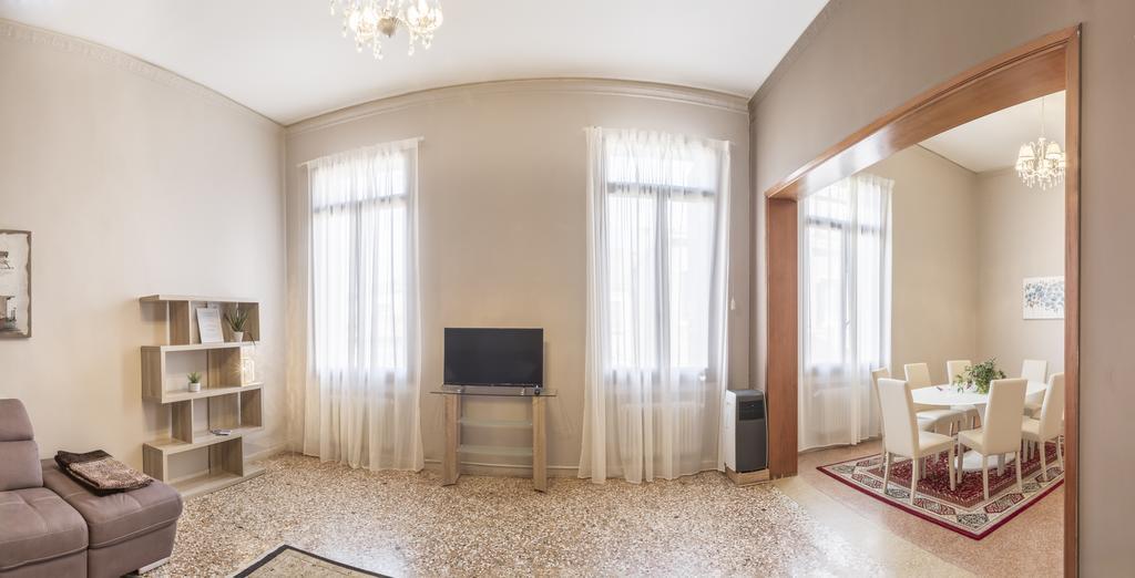 Grand Canal Palace With Lift Venice Exterior photo