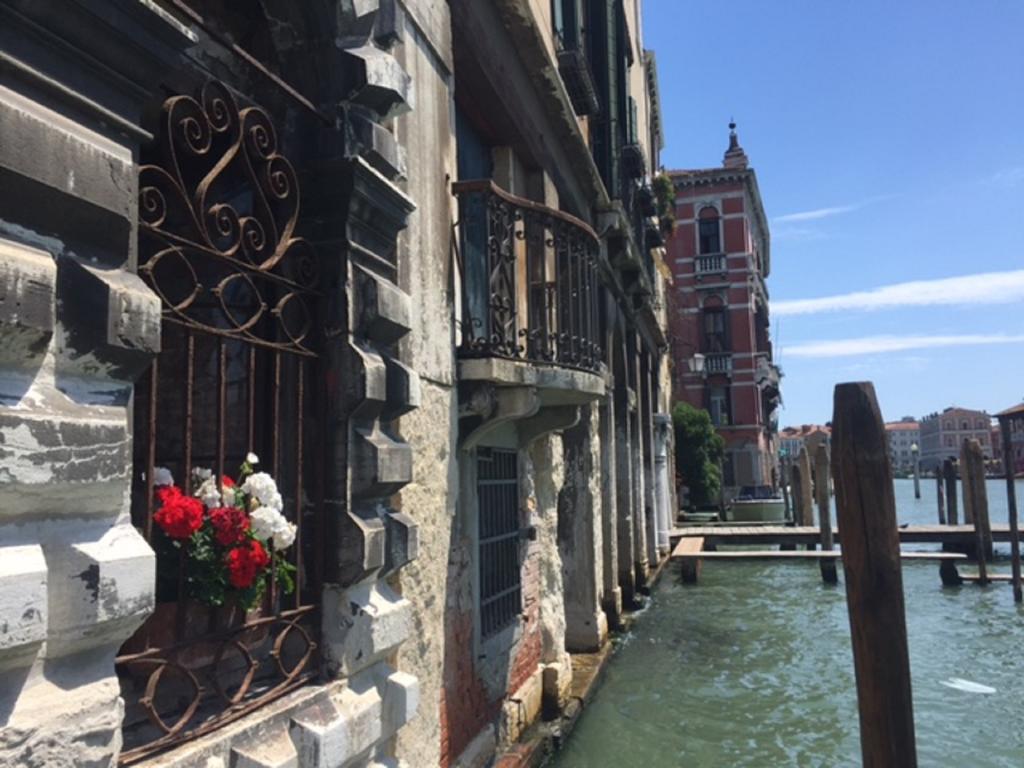 Grand Canal Palace With Lift Venice Exterior photo